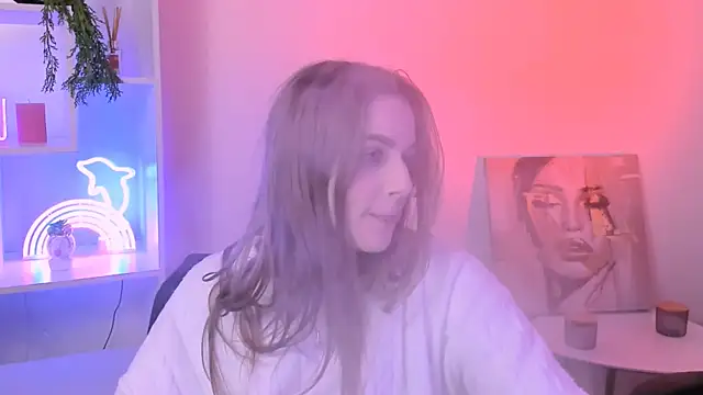 Snapshot of luna_tin chatting on October 16, 12:30 am luna tin online show from October 16, 12:30 am