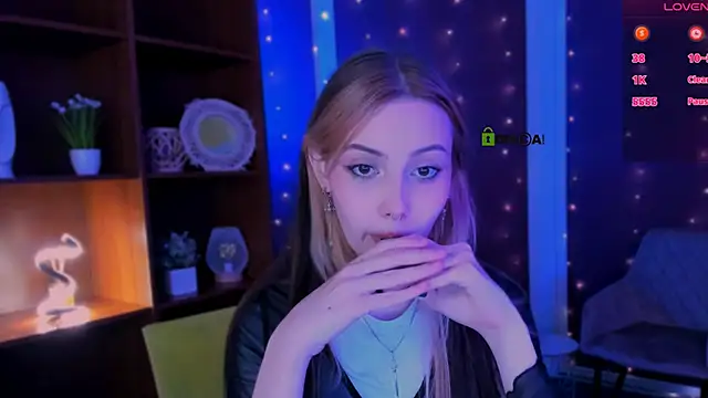 Snapshot of luna_tin chatting on November 9, 5:55 am luna tin online show from November 9, 5:55 am