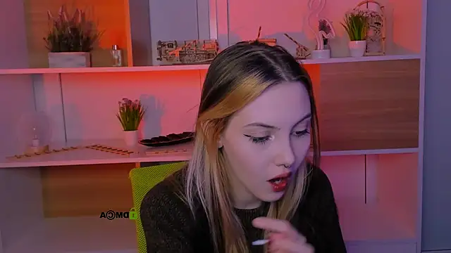 Snapshot of luna_tin chatting on October 14, 7:14 pm luna tin online show from October 14, 7:14 pm