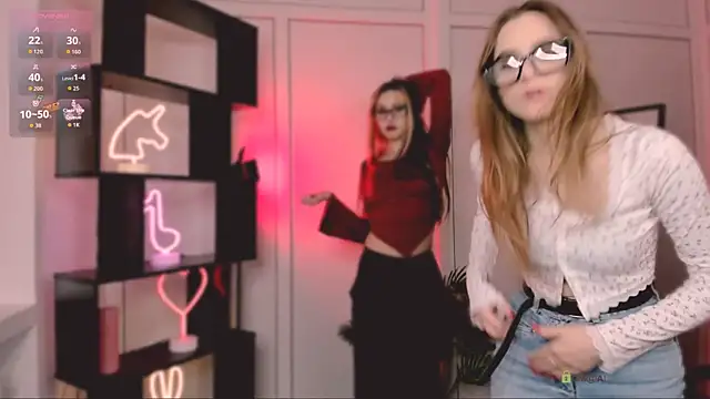 Snapshot of luna_tin chatting on October 18, 11:45 am luna tin online show from October 18, 11:45 am