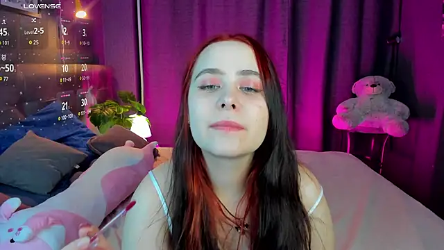 Alis Platt online show from March 13, 1:10 am