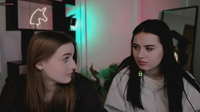 aria moo online show from November 24, 7:25 pm