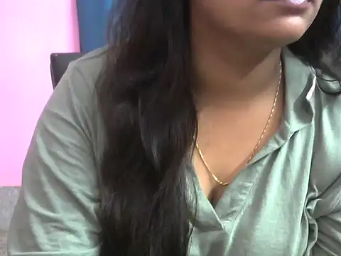 Snapshot of Queenxxx98 chatting on October 9, 6:30 pm Queenxxx98 online show from October 9, 6:30 pm