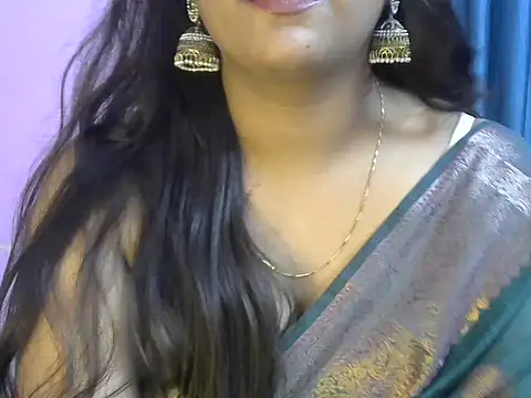 Snapshot of Queenxxx98 chatting on October 24, 7:57 pm Queenxxx98 online show from October 24, 7:57 pm