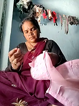 Snapshot of Rashi_cut chatting on October 7, 9:43 am Rashi cut online show from October 7, 9:43 am