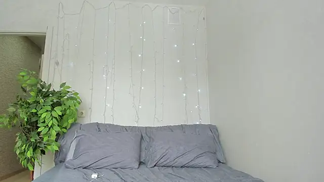 Kelly Gerzikaa online show from March 22, 4:27 am