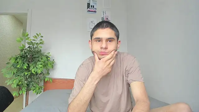 Kelly Gerzikaa online show from May 14, 11:40 am