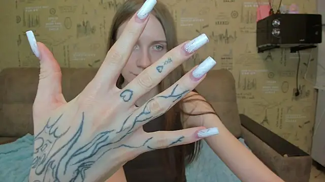 Kelly Gerzikaa online show from November 2, 6:51 am