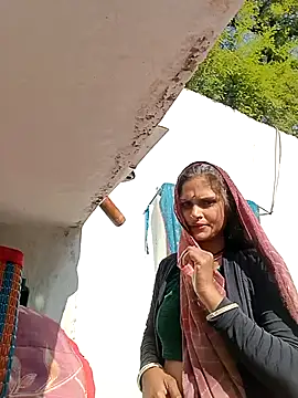 Snapshot of Sapna9685 chatting on December 17, 7:35 am Sapna9685 online show from December 17, 7:35 am