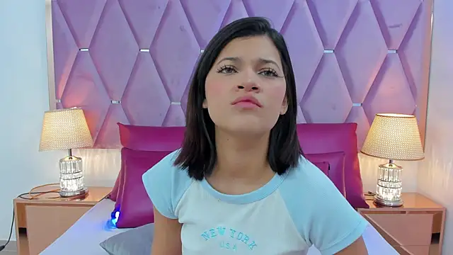 Snapshot of MaskedGirl_ chatting on November 19, 12:16 pm MaskedGirl online show from November 19, 12:16 pm