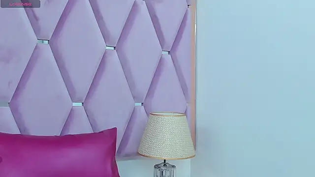 Snapshot of MaskedGirl_ chatting on November 27, 12:05 pm MaskedGirl online show from November 27, 12:05 pm