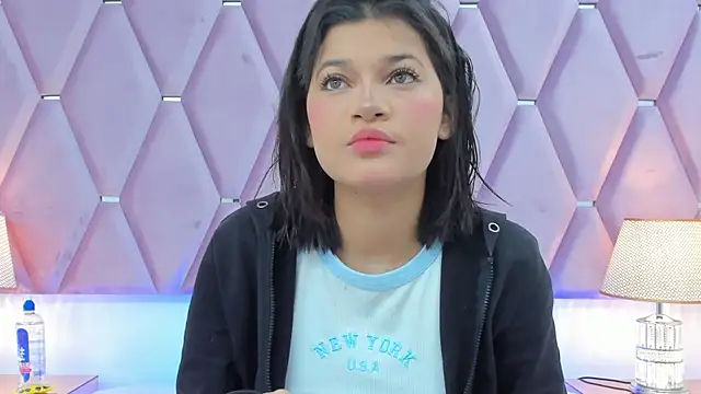 Snapshot of MaskedGirl_ chatting on November 11, 12:11 pm MaskedGirl online show from November 11, 12:11 pm