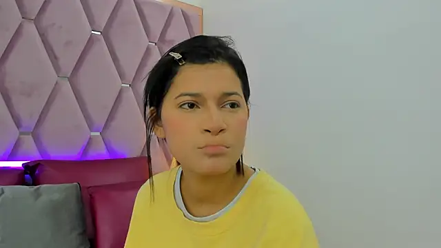 Snapshot of MaskedGirl_ chatting on November 29, 12:05 pm MaskedGirl online show from November 29, 12:05 pm