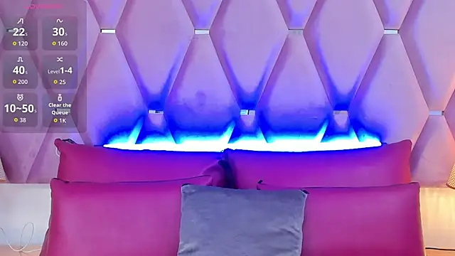 Snapshot of MaskedGirl_ chatting on November 7, 10:09 am MaskedGirl online show from November 7, 10:09 am