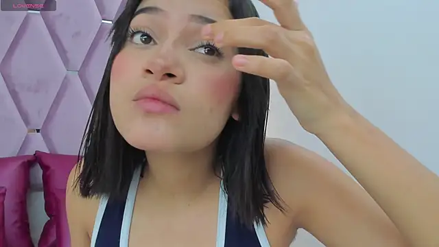 Snapshot of MaskedGirl_ chatting on December 3, 11:53 am MaskedGirl online show from December 3, 11:53 am