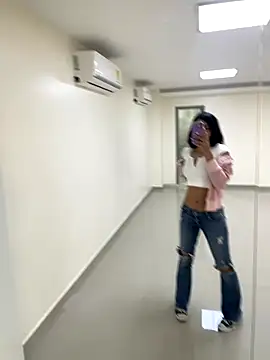 Snapshot of MaskedGirl_ chatting on November 18, 4:43 pm MaskedGirl online show from November 18, 4:43 pm