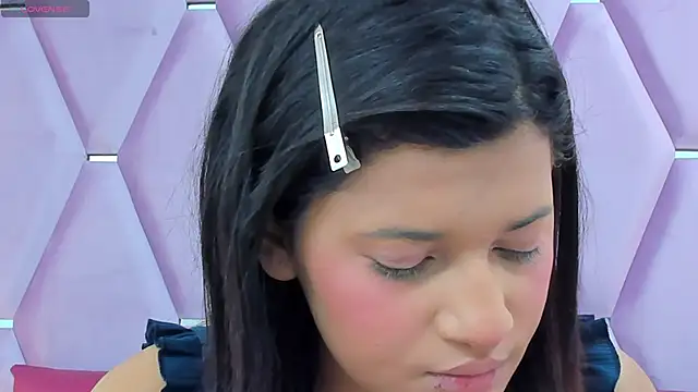 Snapshot of MaskedGirl_ chatting on October 29, 12:04 pm MaskedGirl online show from October 29, 12:04 pm