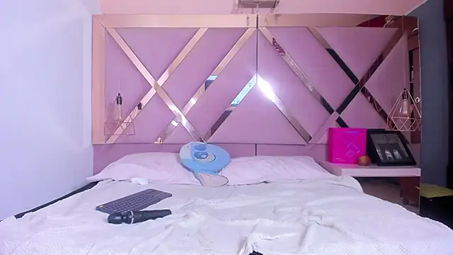 Sophia moo  online show from April 12, 4:38 am