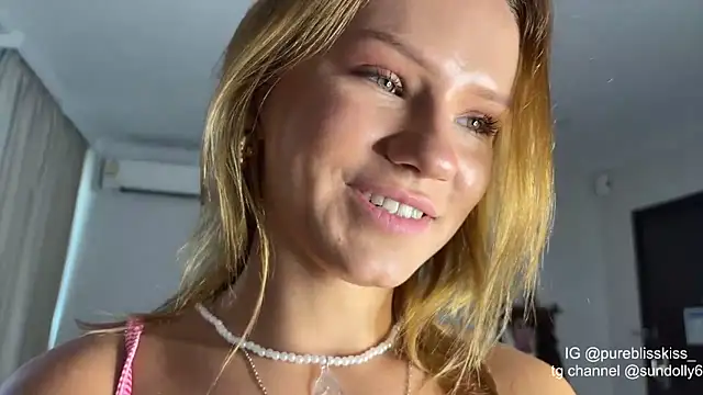 lxsundollyxl online show from April 1, 4:14 am