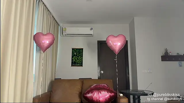 lxsundollyxl online show from February 15, 3:29 am