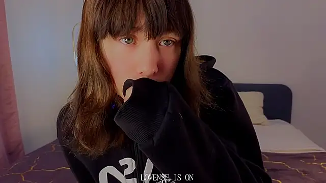 Snapshot of BritniBers chatting on November 30, 2:12 am BritniBers online show from November 30, 2:12 am