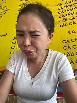 Snapshot of han-cute chatting on October 9, 4:02 am han-cute online show from October 9, 4:02 am