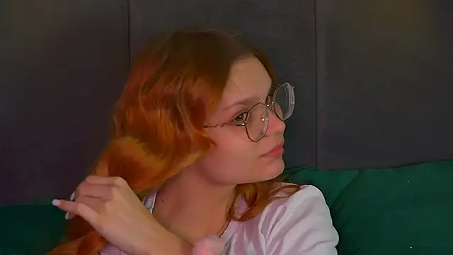 Snapshot of BellaMarebelle chatting on October 5, 4:25 am BellaMarebelle online show from October 5, 4:25 am