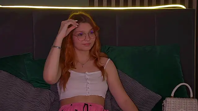 Snapshot of BellaMarebelle chatting on September 21, 4:06 am BellaMarebelle online show from September 21, 4:06 am