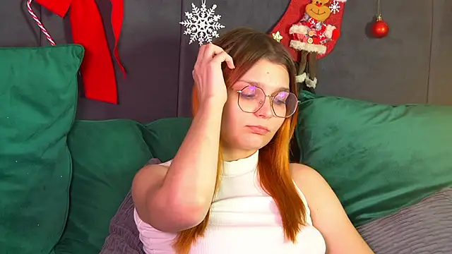 Snapshot of BellaMarebelle chatting on December 14, 8:31 am BellaMarebelle online show from December 14, 8:31 am