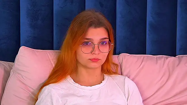 Snapshot of BellaMarebelle chatting on October 16, 4:21 am BellaMarebelle online show from October 16, 4:21 am