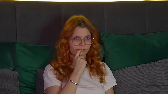 Snapshot of BellaMarebelle chatting on September 25, 4:29 am BellaMarebelle online show from September 25, 4:29 am