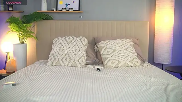 LollaStich online show from March 27, 8:26 am