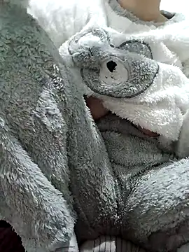 Snapshot of Ahalm chatting on December 15, 8:25 pm Ahalm online show from December 15, 8:25 pm