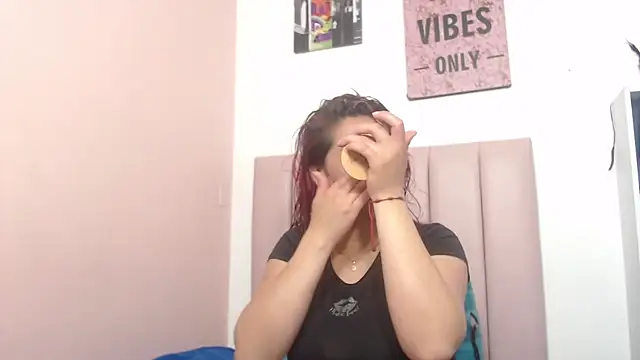 Chloe Wiild online show from November 2, 3:22 am