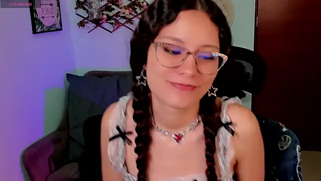 Krysten Riter online show from November 26, 2:50 pm