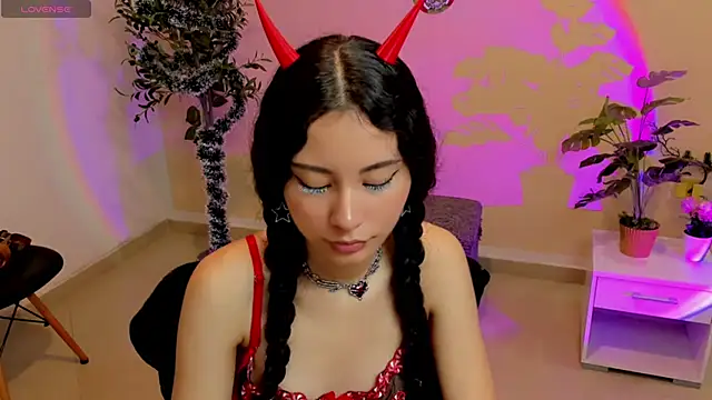 Krysten Riter online show from December 20, 1:47 pm