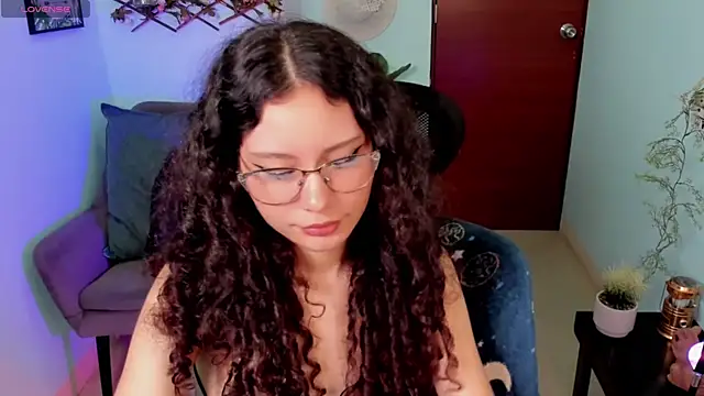 Krysten Riter online show from November 29, 2:50 pm