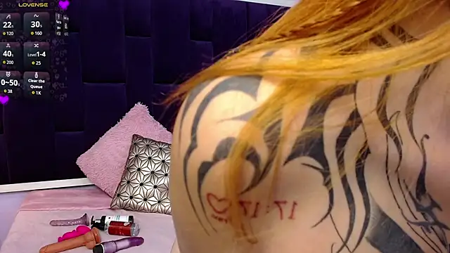 Snapshot of antonellabrith chatting on September 22, 7:09 pm antonellabrith online show from September 22, 7:09 pm