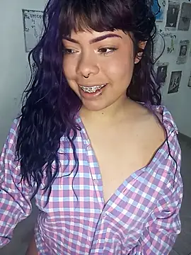 Snapshot of violetaa_castro chatting on October 2, 4:10 pm violetaa castro online show from October 2, 4:10 pm
