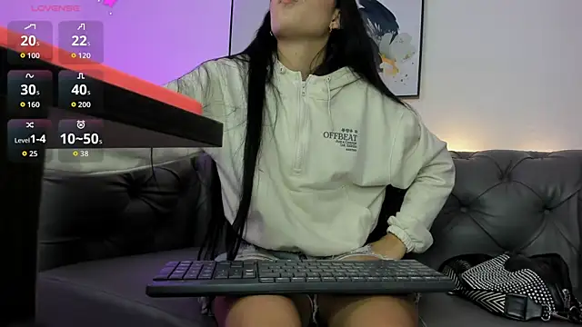 Snapshot of Zahra_milks chatting on December 2, 2:08 pm Zahra milks online show from December 2, 2:08 pm