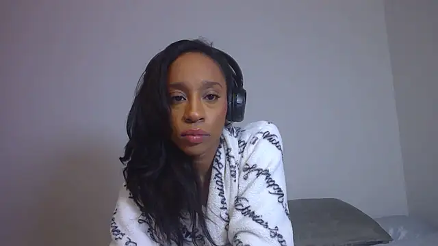 Snapshot of sashab453266 chatting on December 4, 8:35 am sashab453266 online show from December 4, 8:35 am