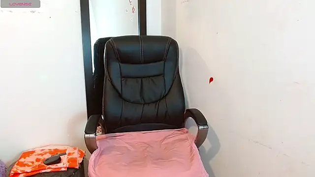 christin lake online show from November 19, 7:36 pm