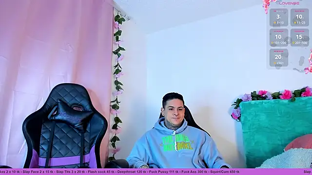 Snapshot of Sarahandzack chatting on December 17, 7:08 pm Sarahandzack online show from December 17, 7:08 pm