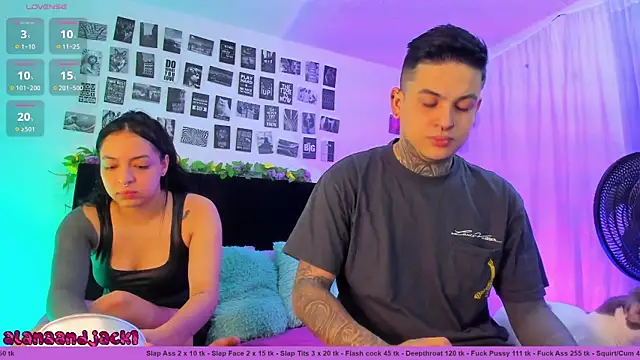 Snapshot of Sarahandzack chatting on September 10, 9:19 am Sarahandzack online show from September 10, 9:19 am