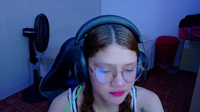 Snapshot of Birdie_0 chatting on September 20, 3:22 am Birdie 0 online show from September 20, 3:22 am