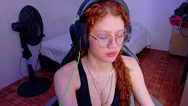 Snapshot of Birdie_0 chatting on October 15, 12:57 pm Birdie 0 online show from October 15, 12:57 pm