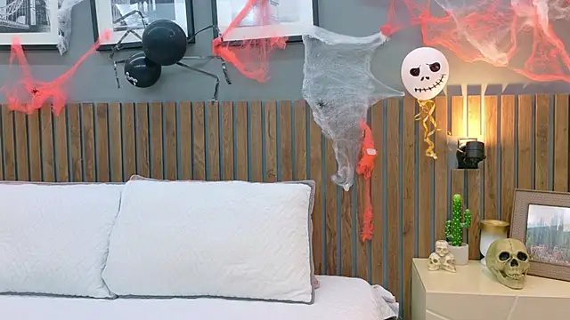 luna roja25 online show from October 24, 1:43 pm