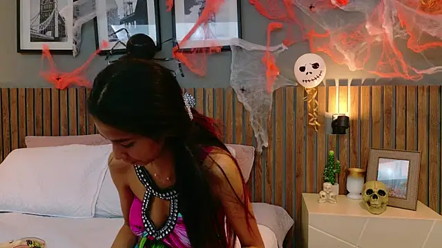 luna roja25 online show from October 23, 1:10 pm