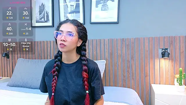 luna roja25 online show from September 15, 1:33 pm