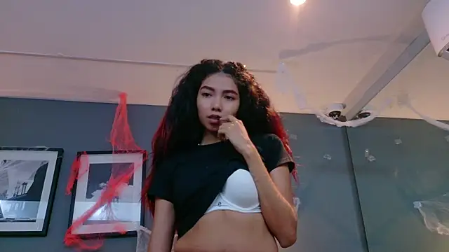 luna roja25 online show from October 18, 12:40 pm